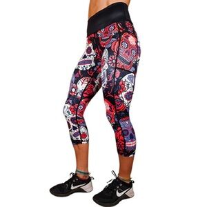 Constantly Varied Gear Squat Proof Skulls & Roses Capri Leggings Size Small